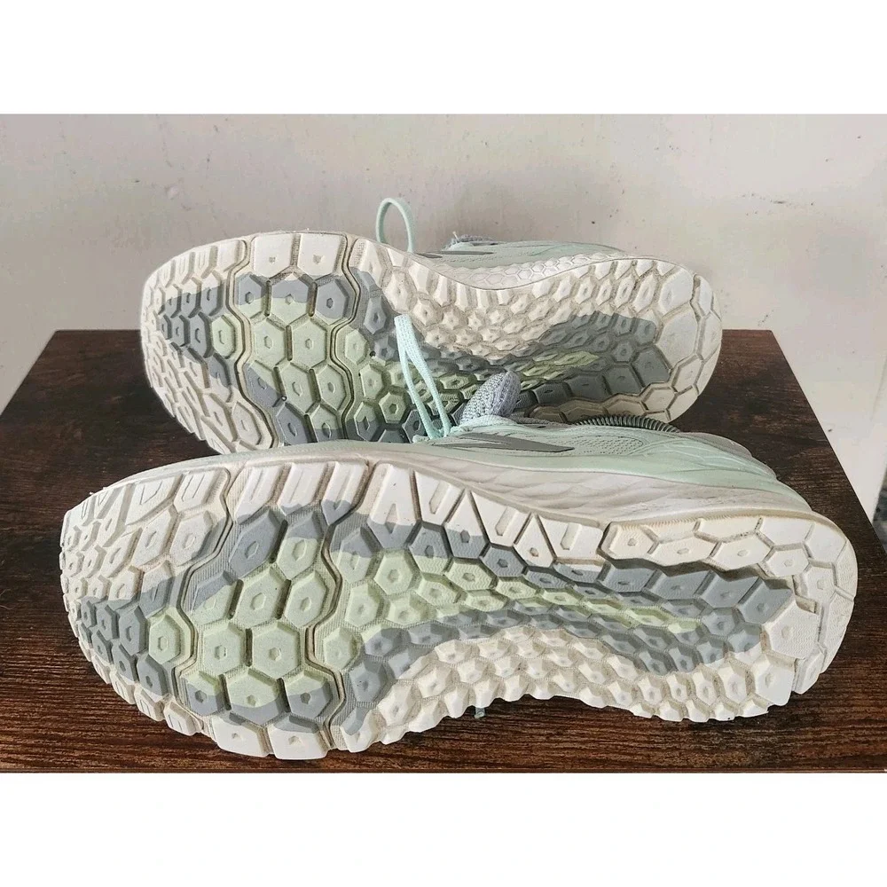 New Balance Womens Size 7.5 B Fresh Foam W1080SW8 Mint Green Running Sneakers